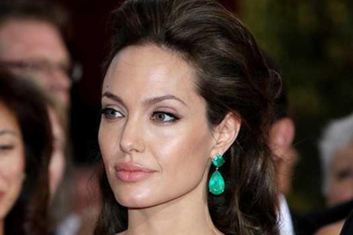 Новый скандал разразился в звездной семье Джоли и Питта