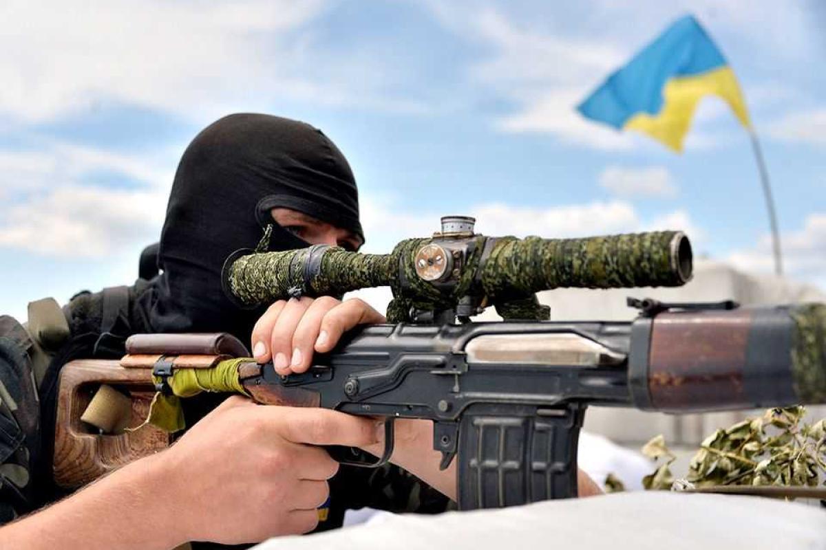 Под Ясиноватой украинские снайперы подстрелили троих боевиков Под Ясиноватой украинские снайперы подстрелили троих боевиков