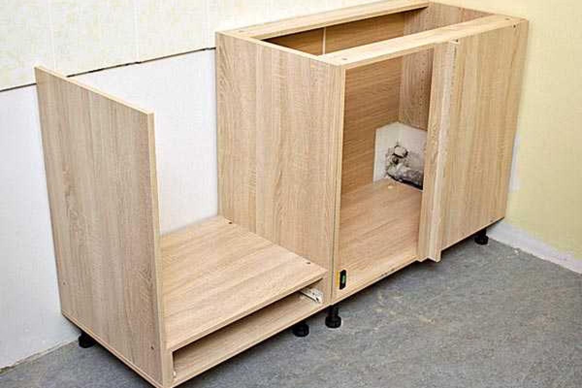 В Киеве заказчик мебели выстрелил в рабочего, который плохо собрал шкаф В Киеве заказчик мебели выстрелил в рабочего, который плохо собрал шкаф