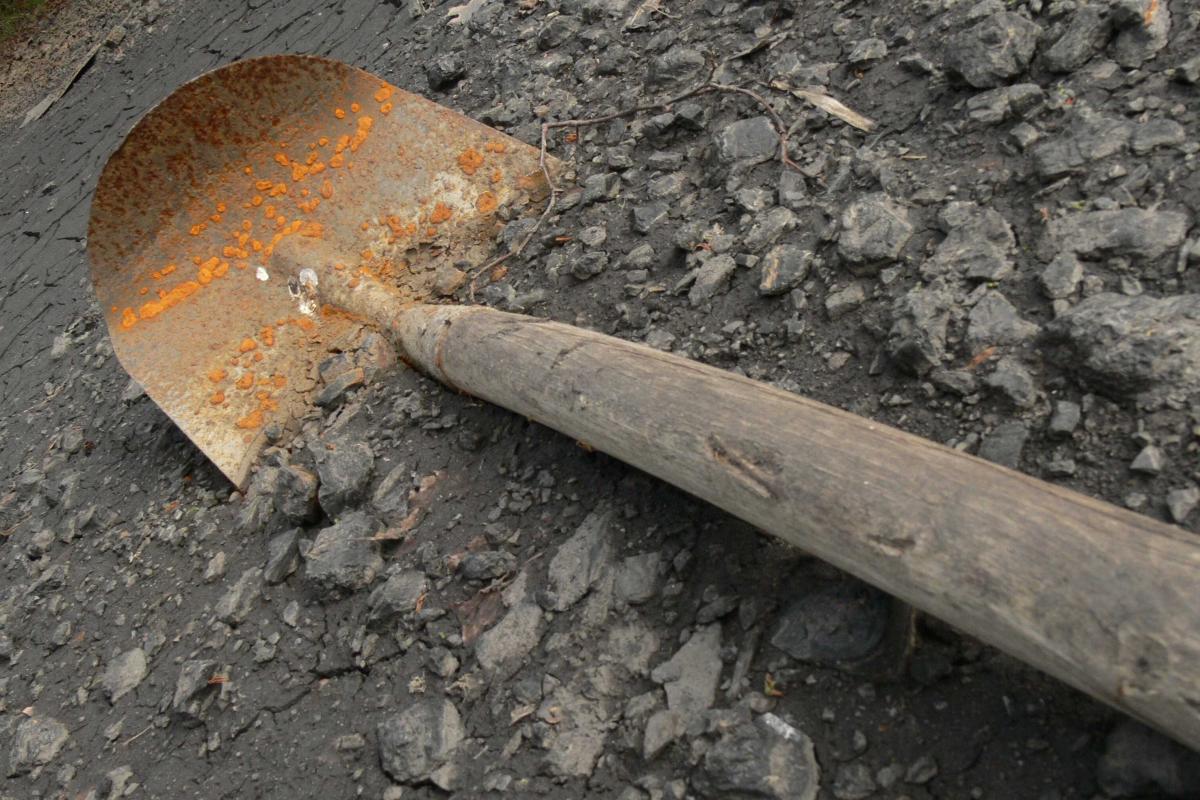 На заброшенной стройке Одессы пьяные мужчины заживо похоронили женщину На заброшенной стройке Одессы пьяные мужчины заживо похоронили женщину