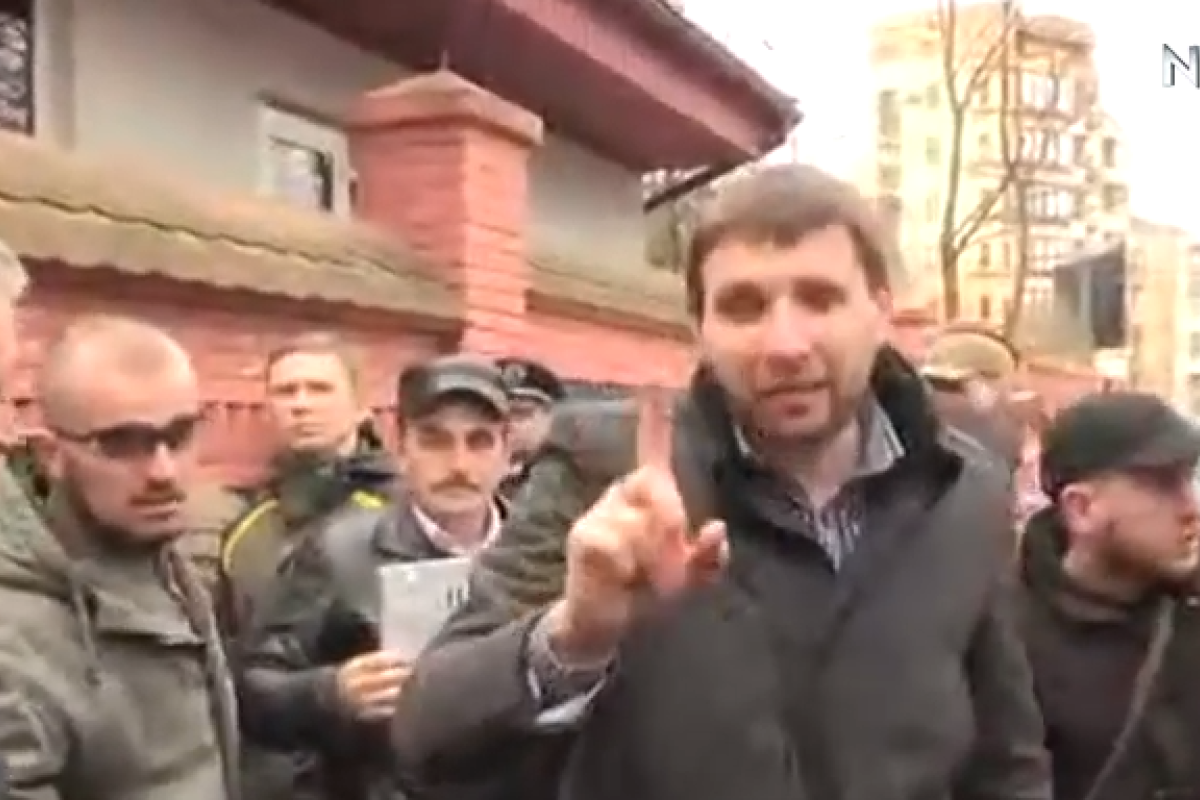 Парасюк во Львове растоптал российский флаг