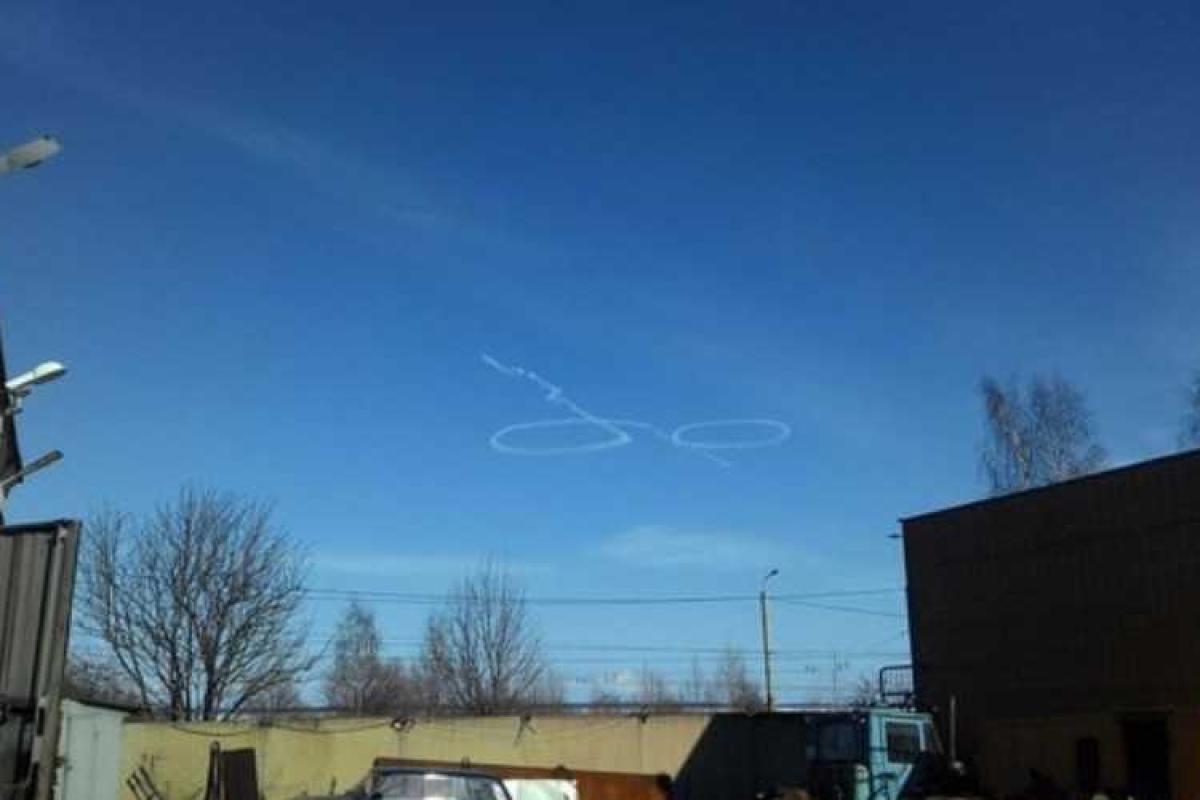 Жителей Петрозаводска удивил необычный “велосипед” в небе