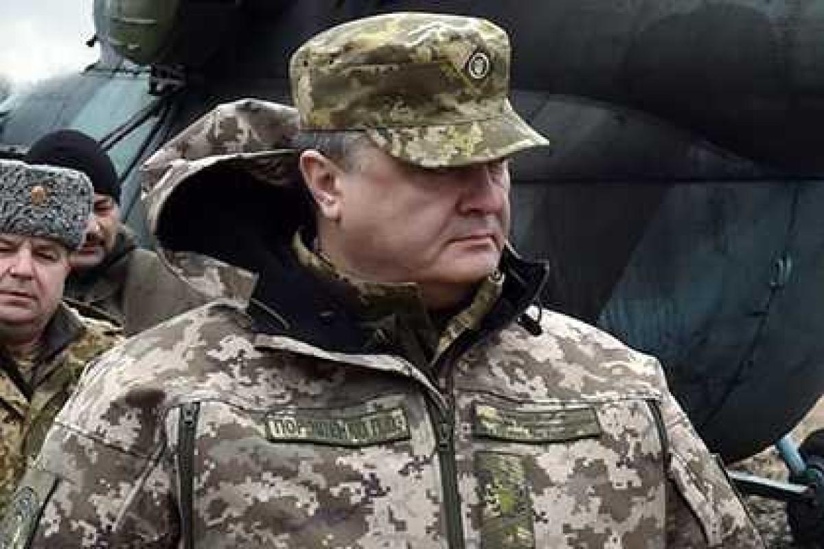 Порошенко попросили запретить импорт ватников и кокошников из России