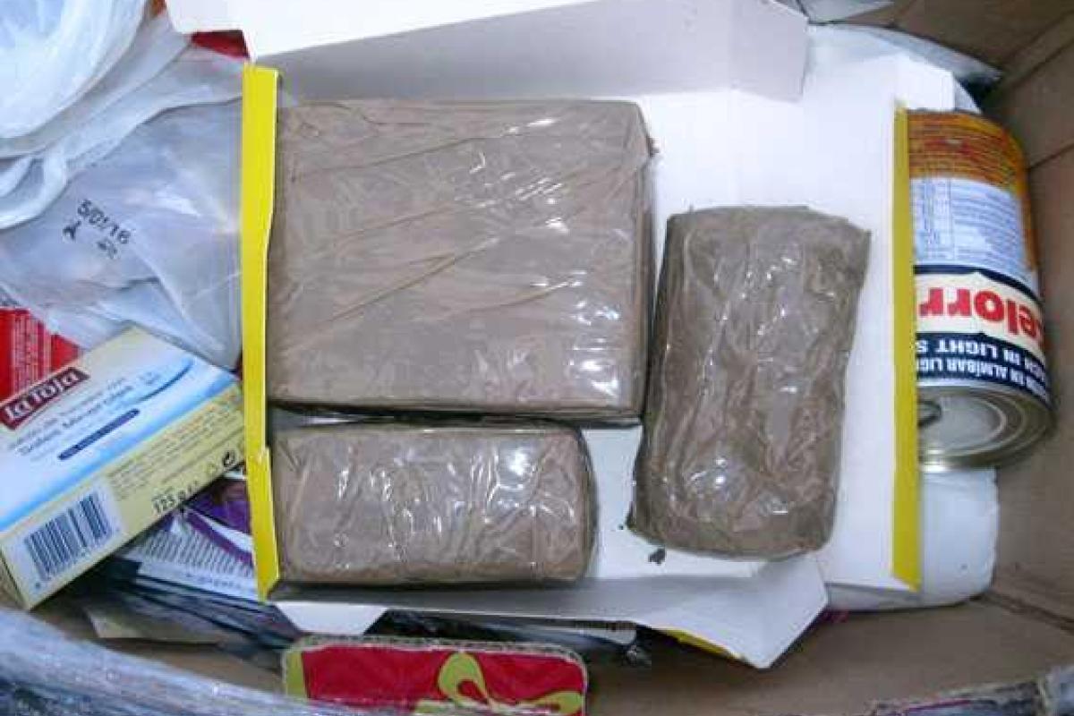 В Бахмуте мужчина получил посылку с наркотиками В Бахмуте мужчина получил посылку с наркотиками