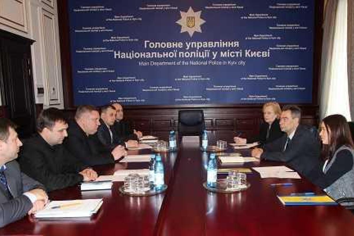 Начальник столичной полиции встретился с делегацией миссии ОБСЕ в Украине Начальник столичной полиции встретился с делегацией миссии ОБСЕ в Украине
