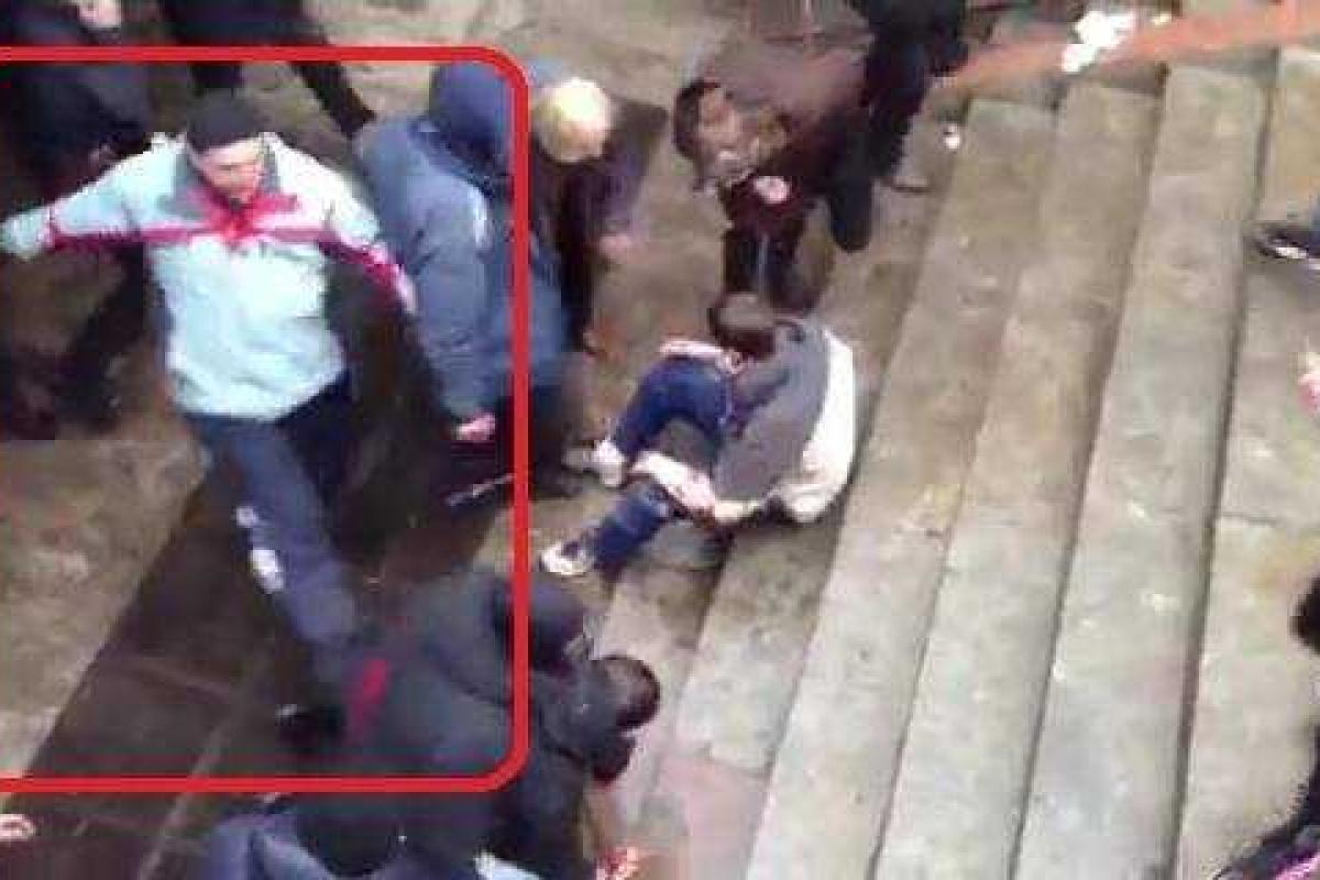 Харьковчанина, который в 2014 году на митинге избивал людей палками, могут посадить на 8 лет Харьковчанина, который в 2014 году на митинге избивал людей палками, могут посадить на 8 лет