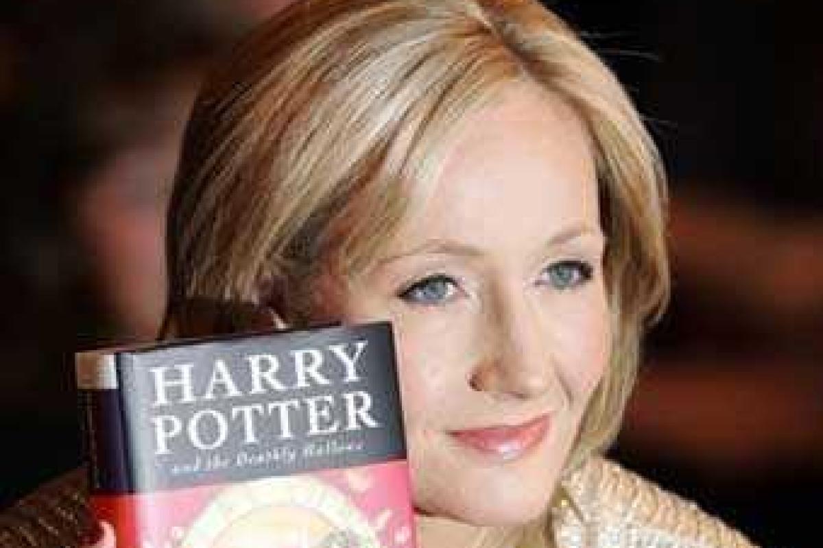 Стул, на котором Роулинг написала книги о Гарри Поттере, продадут за 45 тысяч долларов