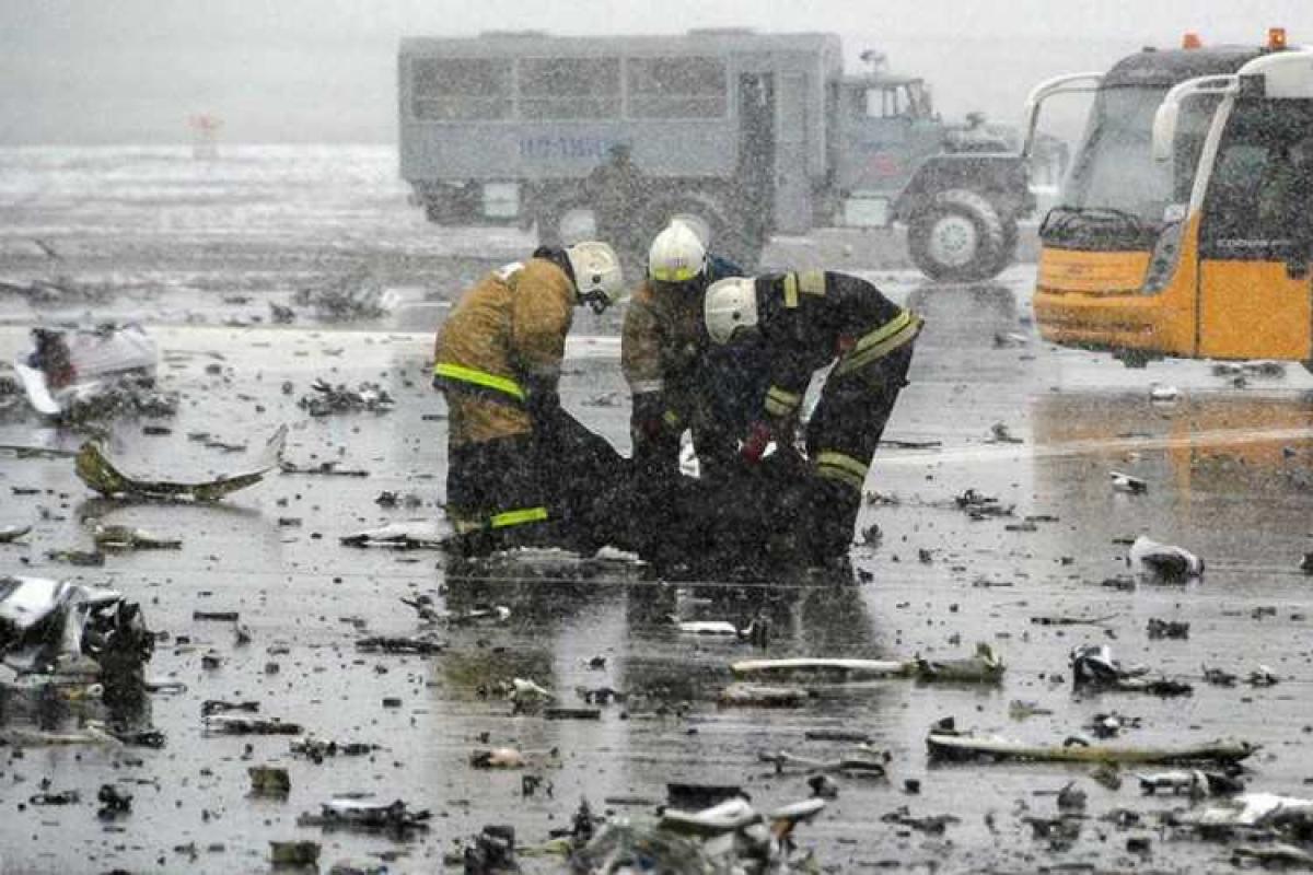 Перед крушением Boeing 737-800 в Ростове пилоты успокаивали друг друга