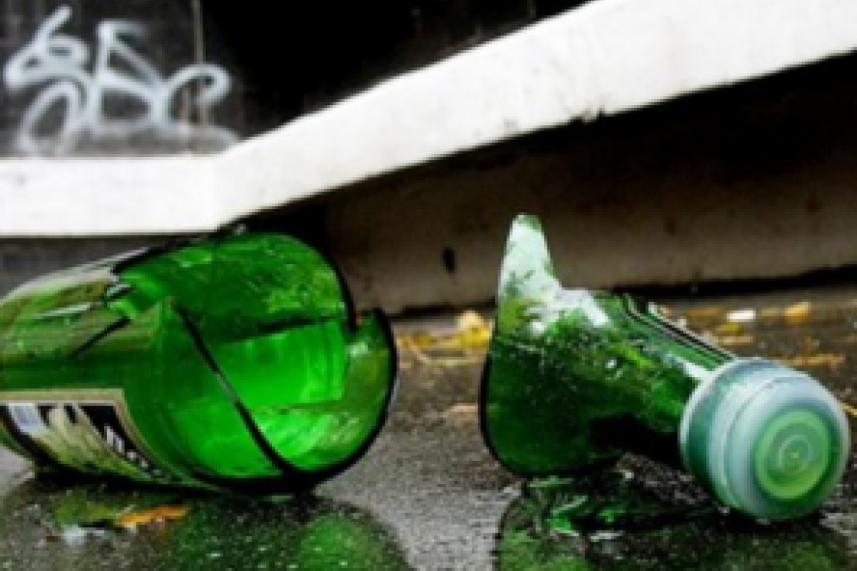 В Петербурге житель Украины разбил бутылку о голову полицейского