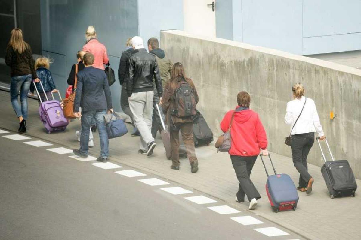 Жители самопровозглашенных  "ЛНР" и "ДНР" в панике бегут в Россию из-за "наступления ВСУ"