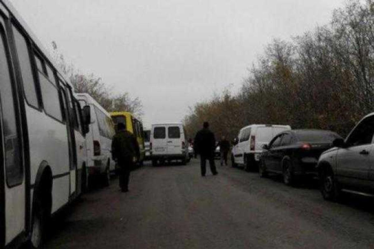 Транспортный поток на линии разграничения остается интенсивным