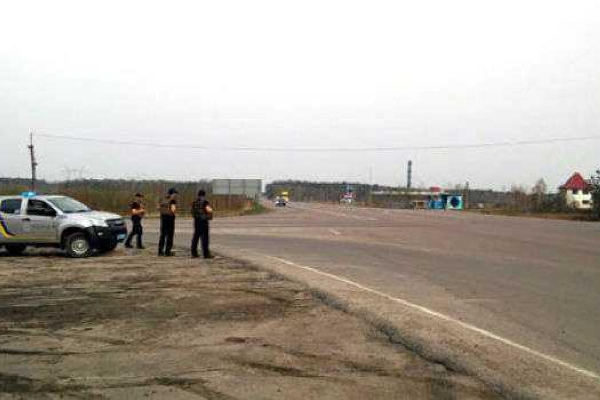 На Ровенщине правоохранители окружили добытчиков янтаря блокпостами