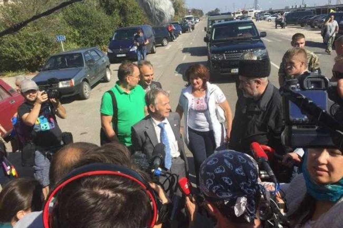 Джемилев: Границу с Крымом будет охранять "батальон смертников" Джемилев: Границу с Крымом будет охранять "батальон смертников"