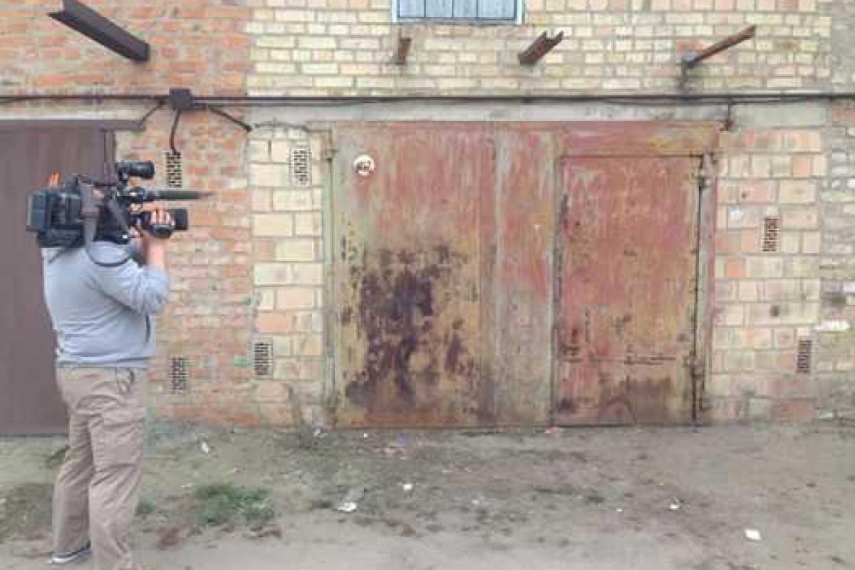 Журналисты опубликовали фото гаража, в котором якобы нашли машину пропавшего львовянина Журналисты опубликовали фото гаража, в котором якобы нашли машину пропавшего львовянина
