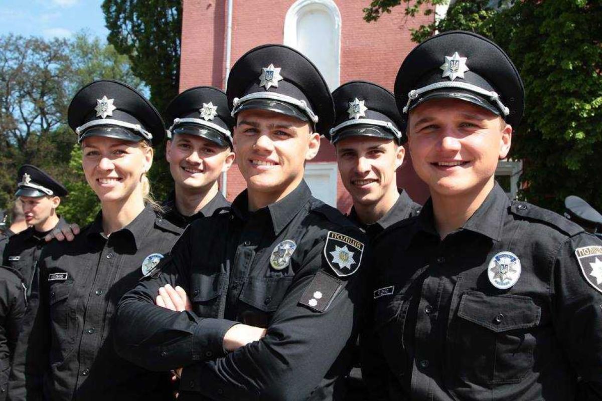 В Кировограде приняла присягу новая патрульная полиция В Кировограде приняла присягу новая патрульная полиция