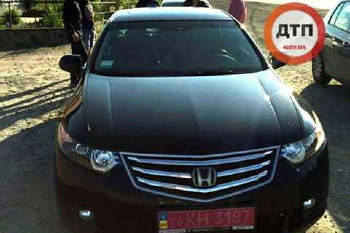 В Киеве с платной стоянки угнали авто В Киеве с платной стоянки угнали авто