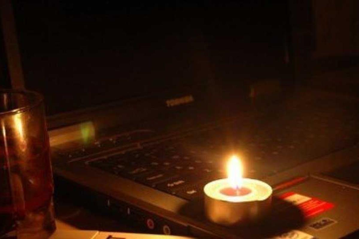 В Луганске началась кампания по отключению «должников» от электричества В Луганске началась кампания по отключению «должников» от электричества