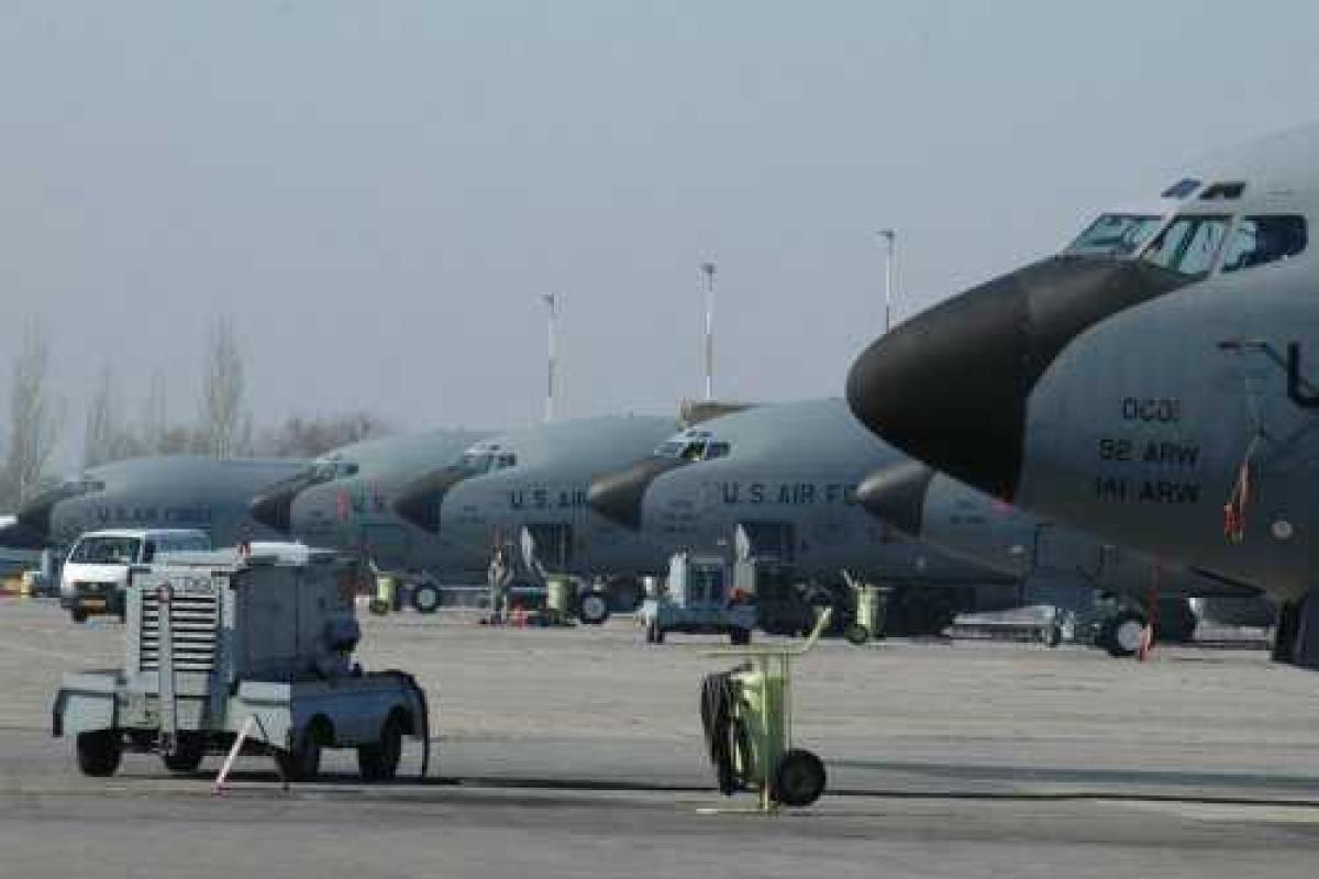 В США джип заехал на военную базу и снес хвост истребителю за 60 млн долларов