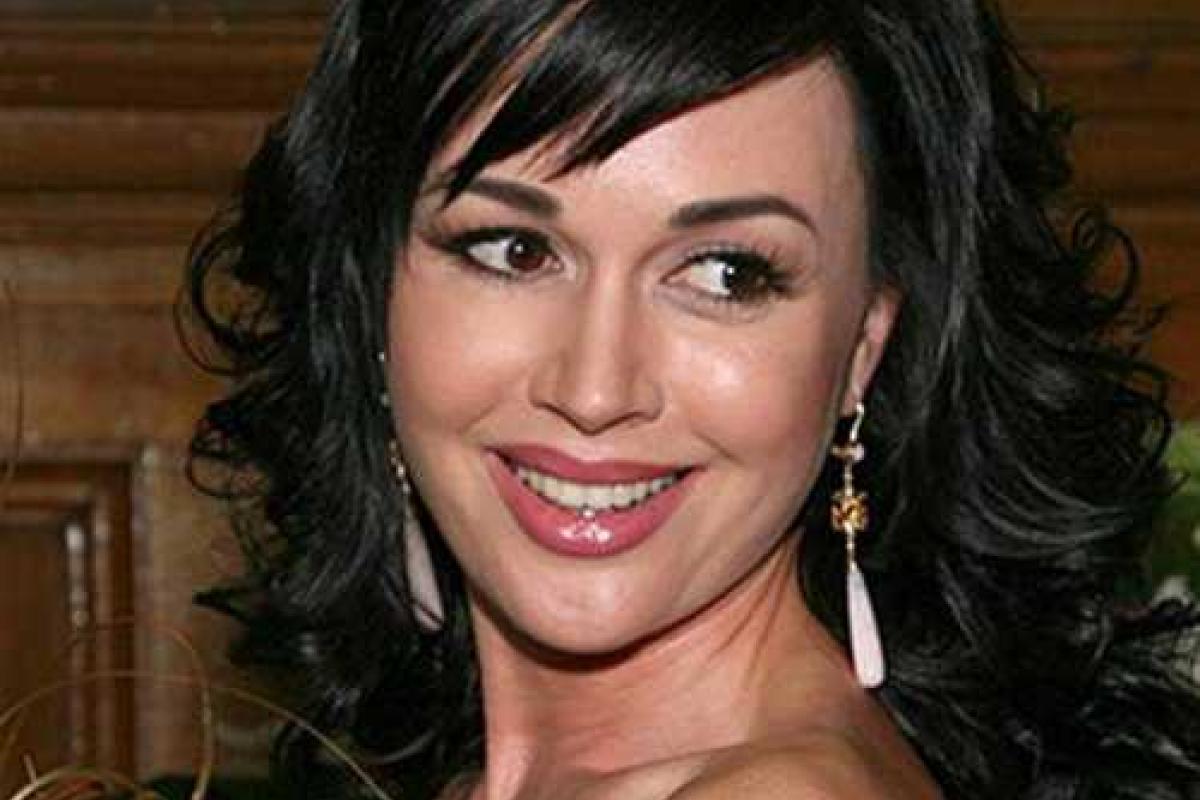 Актриса Анастасия Заворотнюк обзавелась многомиллионными долгами 