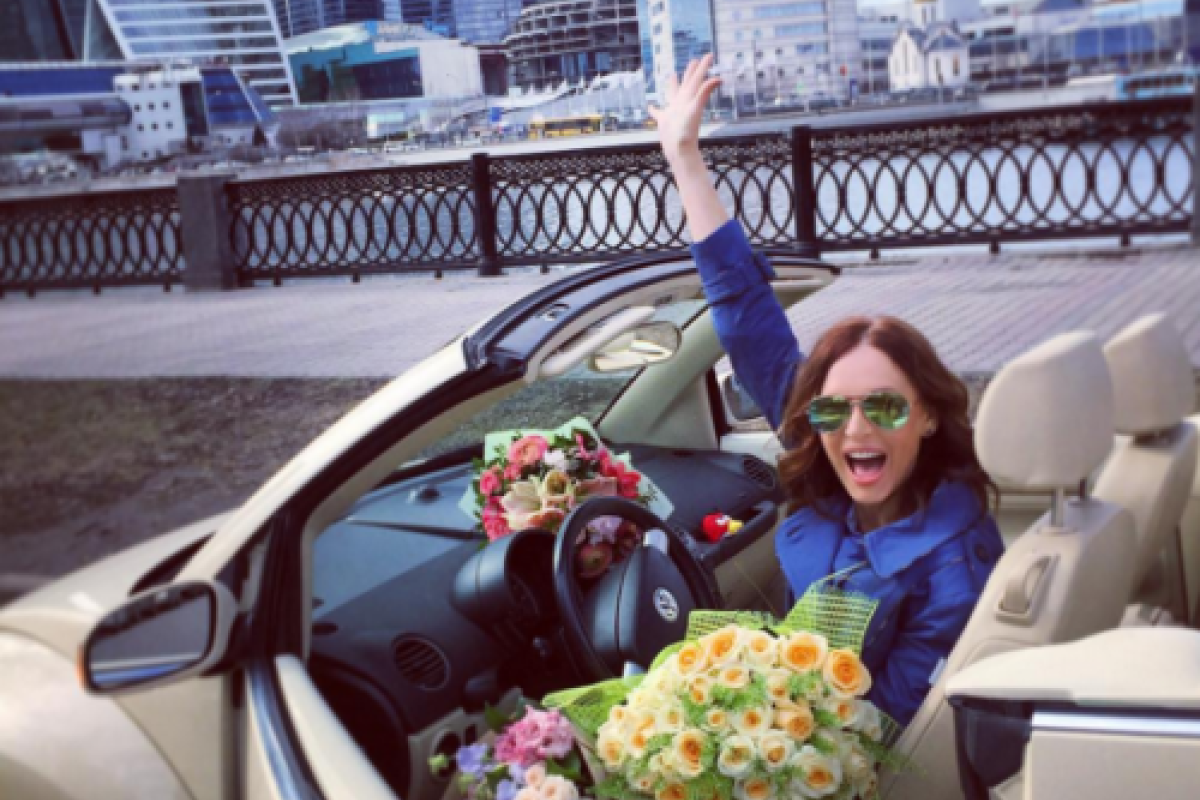 Ирине Безруковой на 51-летие подарили ванну цветов 