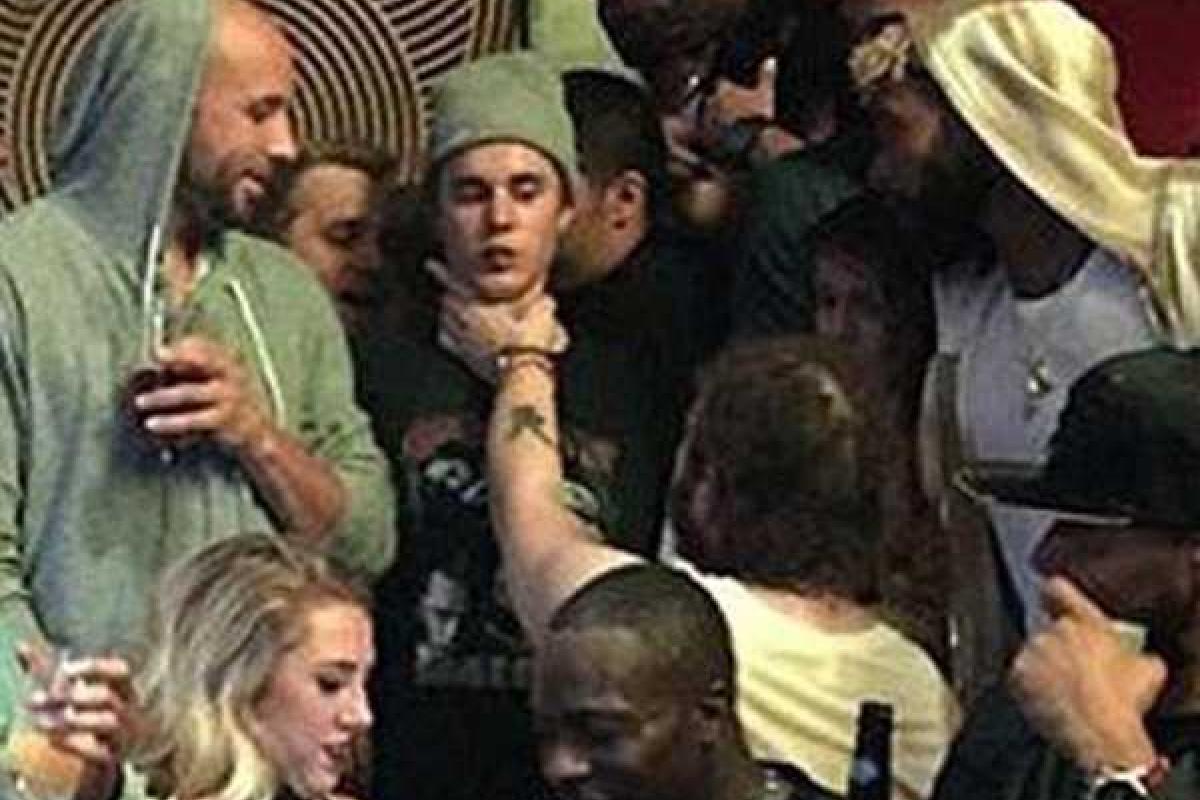 Джастина Бибера чуть не задушили в ночном клубе