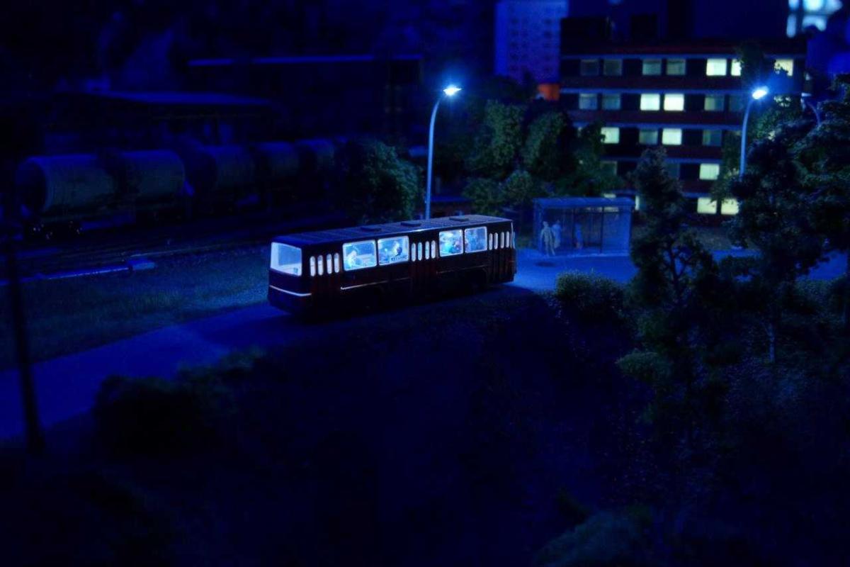 В Екатеринбурге пьяные товарищи угнали автобус и попали на нем в ДТП В Екатеринбурге пьяные товарищи угнали автобус и попали на нем в ДТП