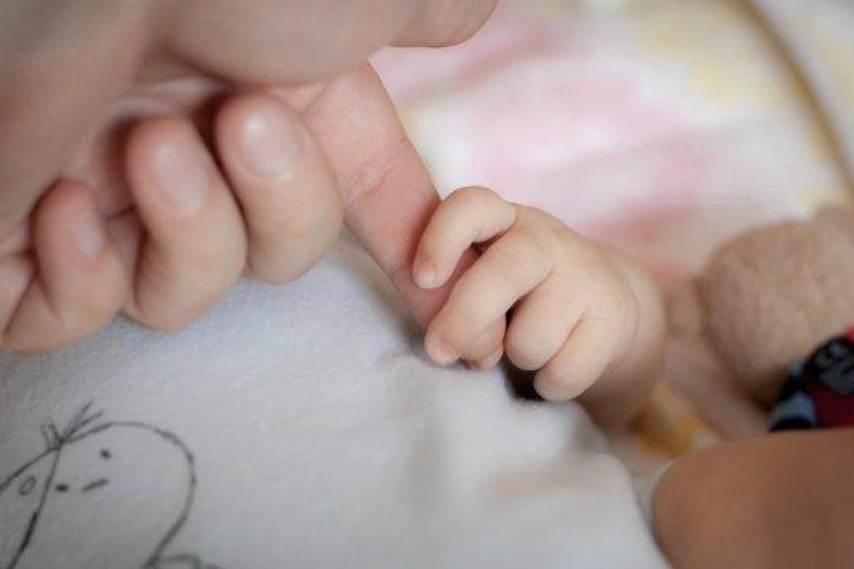 В Санкт-Петербурге женщина выставила на продажу своего ребенка