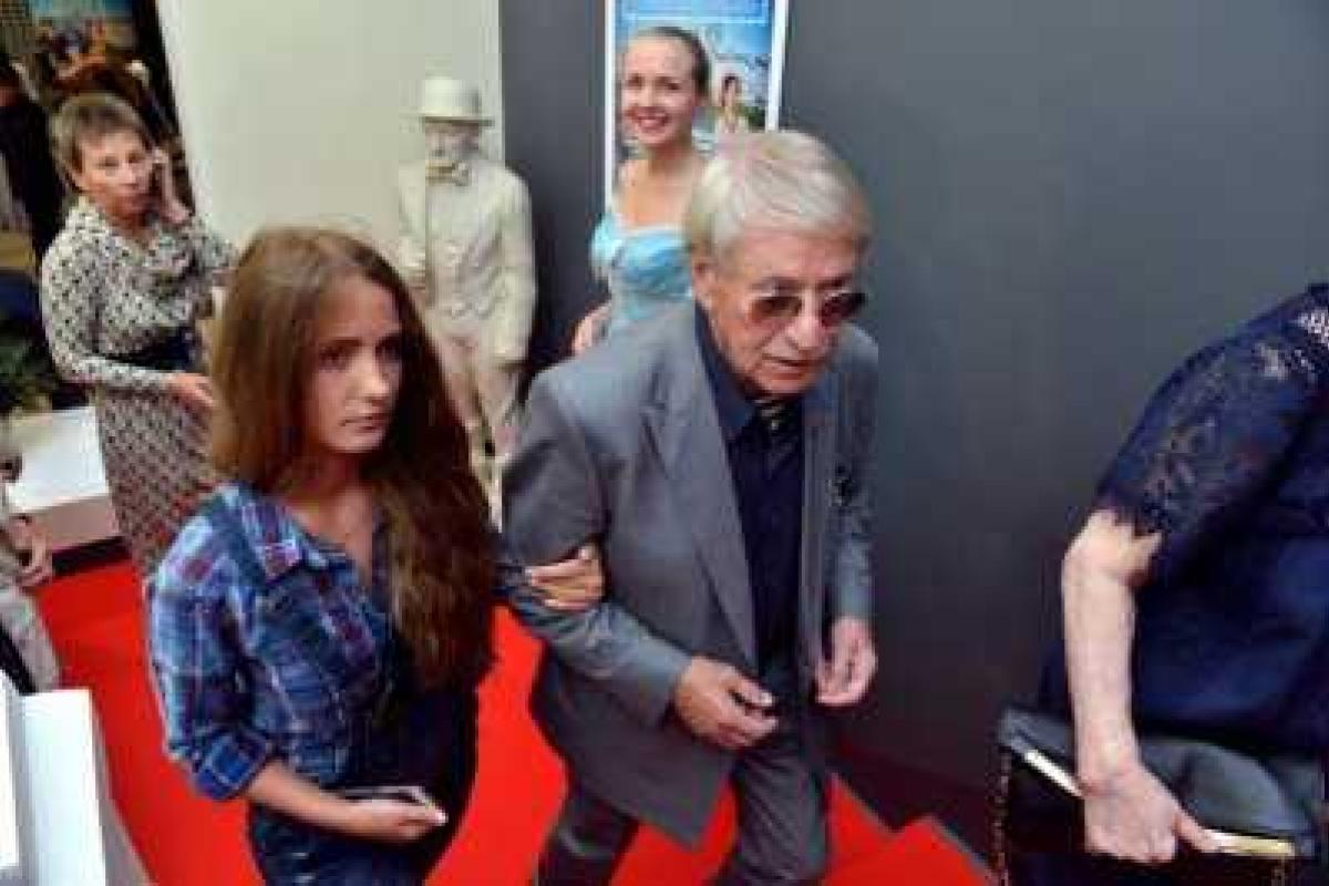 Иван Краско с молодой женой снялся в романтической фотосессии 