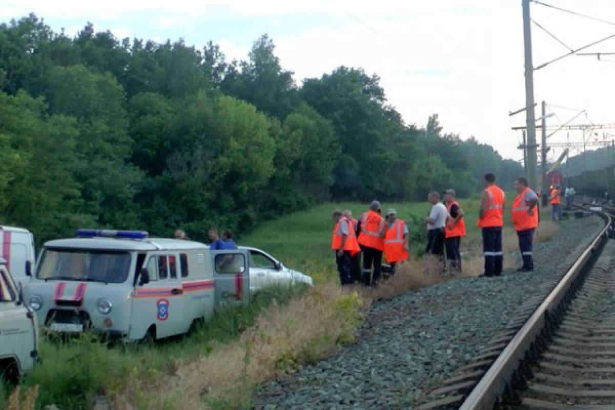 В Ростове сошла с рельс и загорелась цистерна с битумом В Ростове сошла с рельс и загорелась цистерна с битумом