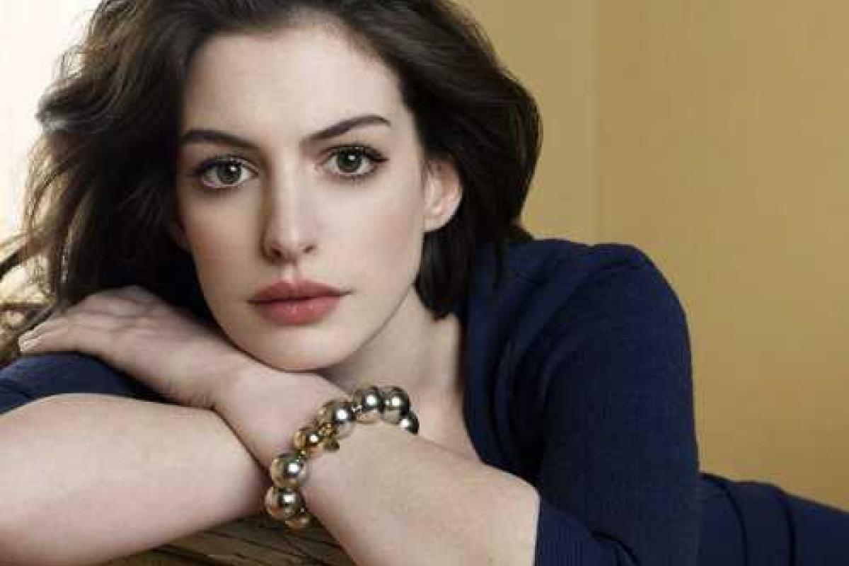 Актриса Энн Хэтэуэй впервые замечена на прогулке с первенцем Актриса Энн Хэтэуэй впервые замечена на прогулке с первенцем