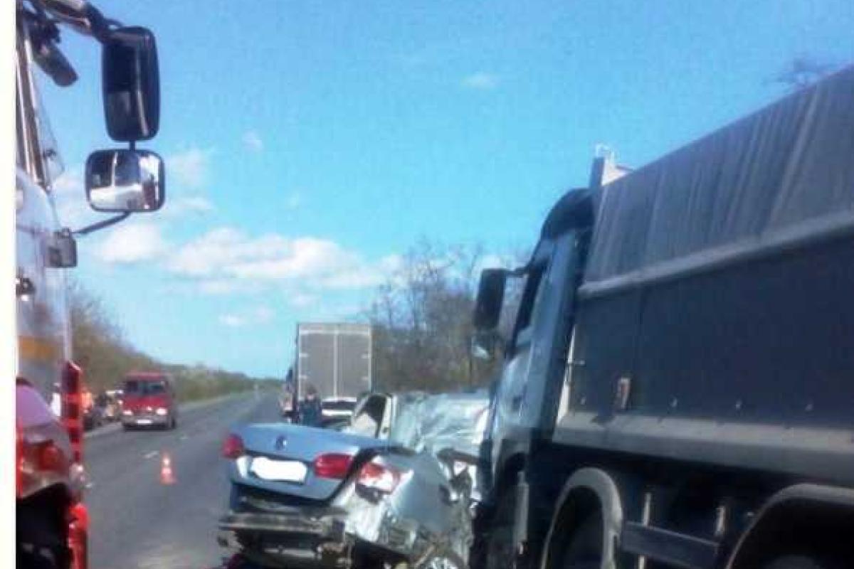 В Крыму произошло жуткое ДТП: погибла крымскотатарская семья В Крыму произошло жуткое ДТП: погибла крымскотатарская семья