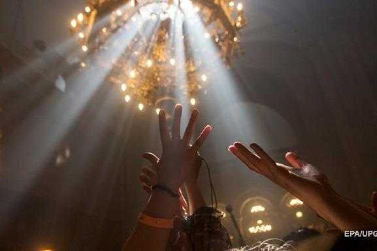 Украинская делегация застряла в Израиле с благодатным огнем Украинская делегация застряла в Израиле с благодатным огнем