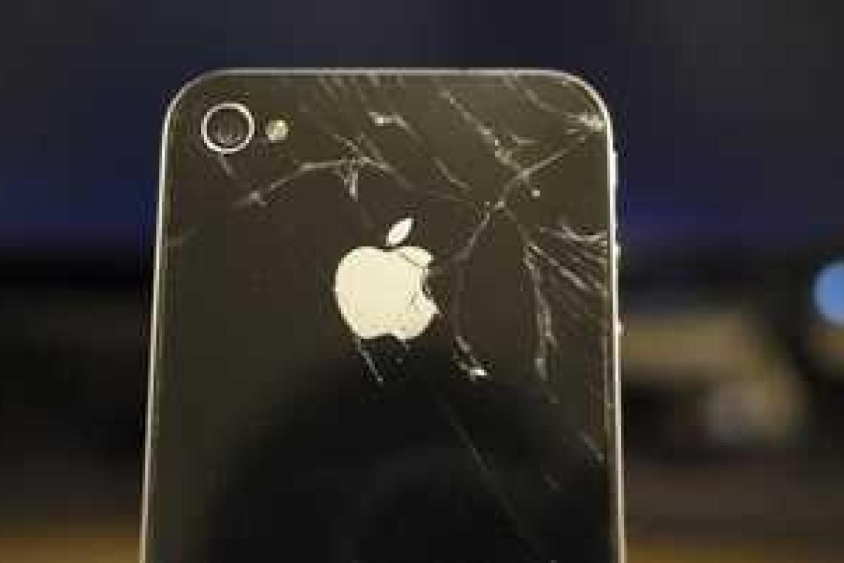 Блогер в рамках эксперимента скинул с 30-метровой высоты iPhone 6S Блогер в рамках эксперимента скинул с 30-метровой высоты iPhone 6S