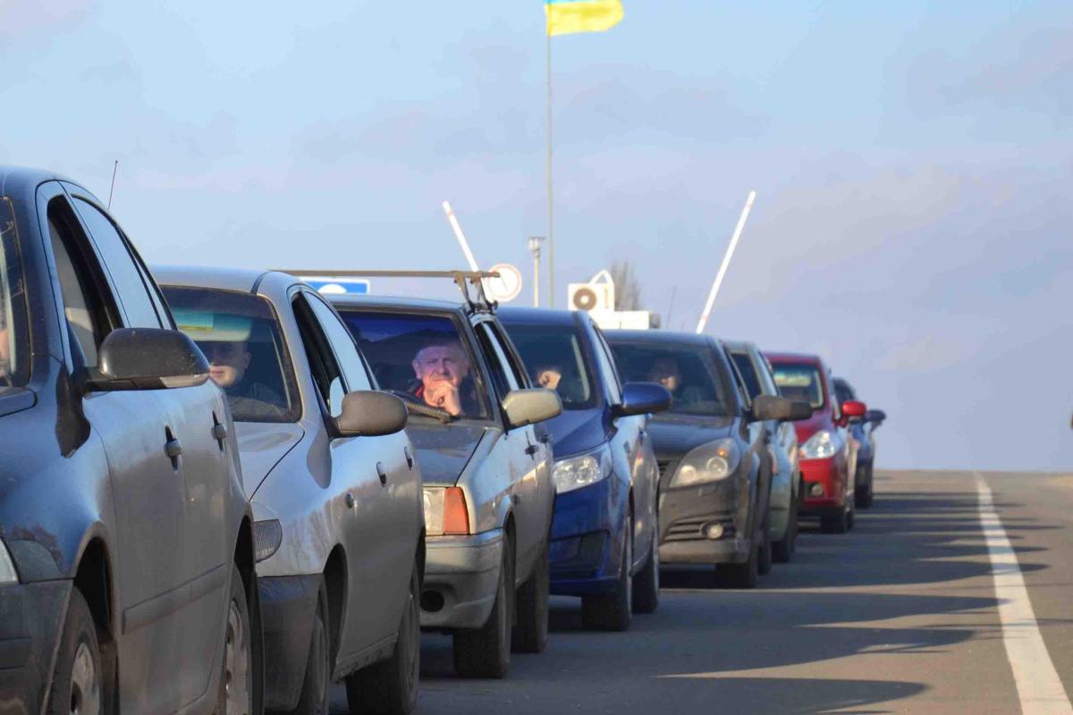 Ситуация на КПВВ в зоне АТО: очередей нет только в Гнутово