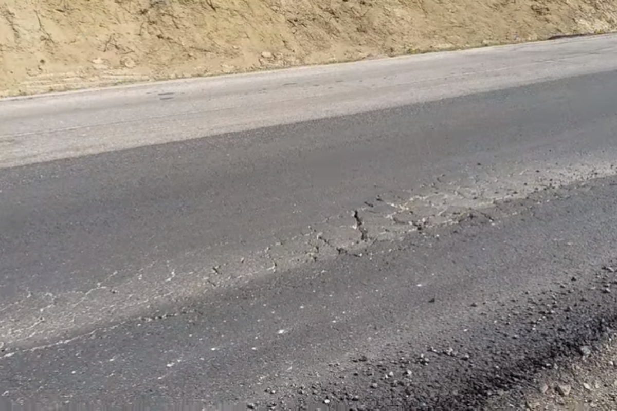 В Крыму новый асфальт на федеральной трассе разрушился за несколько дней В Крыму новый асфальт на федеральной трассе разрушился за несколько дней