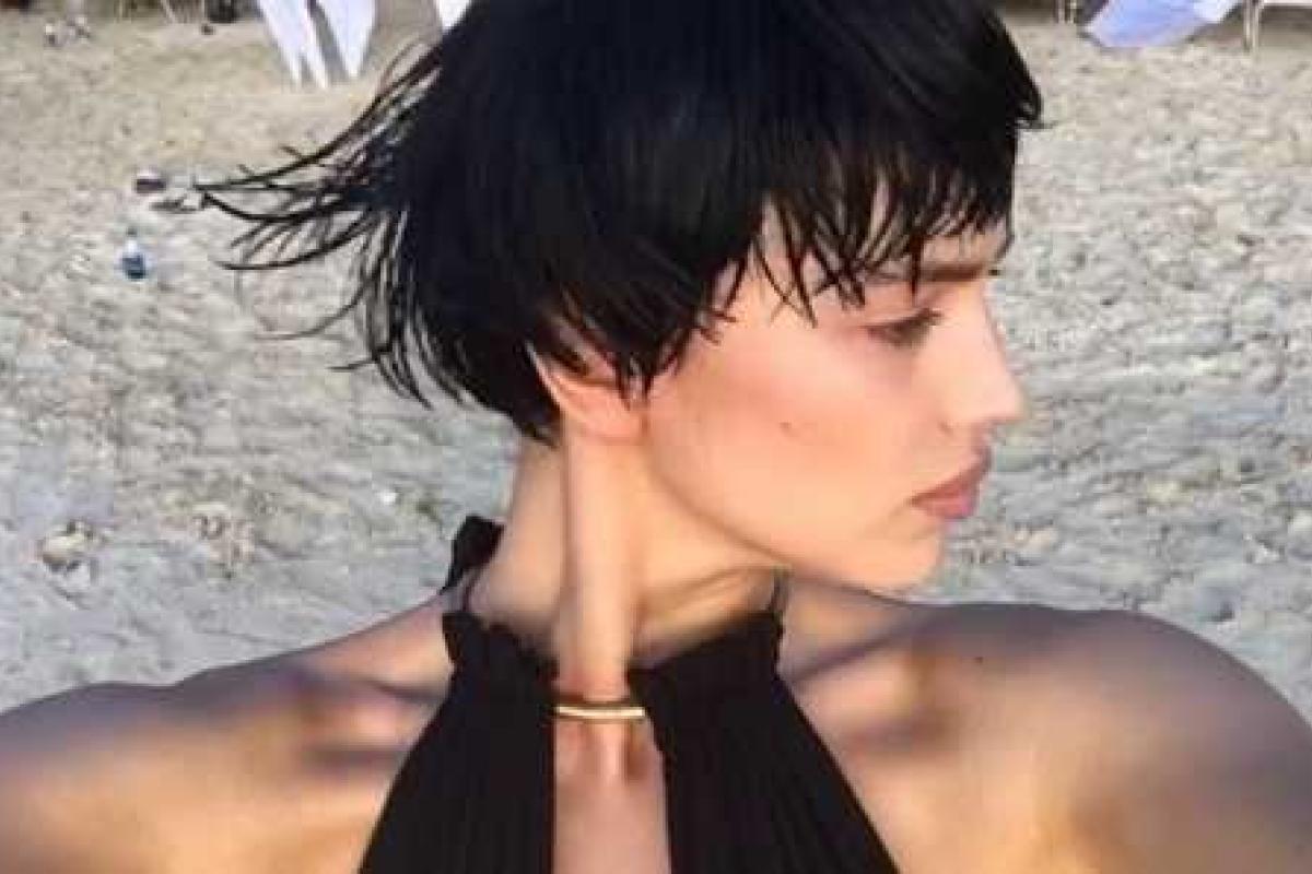 Ирина Шейк обрезала шикарные волосы