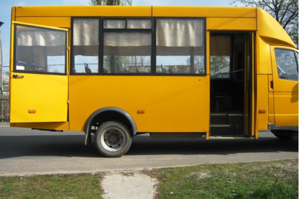 В Лисичанске двое детей на ходу выпали из маршрутки В Лисичанске двое детей на ходу выпали из маршрутки