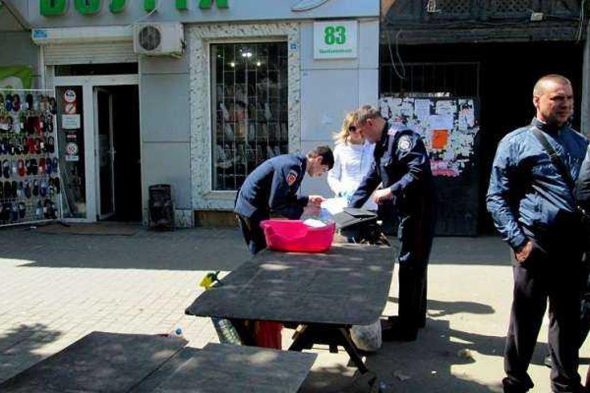 На одесском "Привозе" торговки раками избили тазиками активистов-евромайдановцев