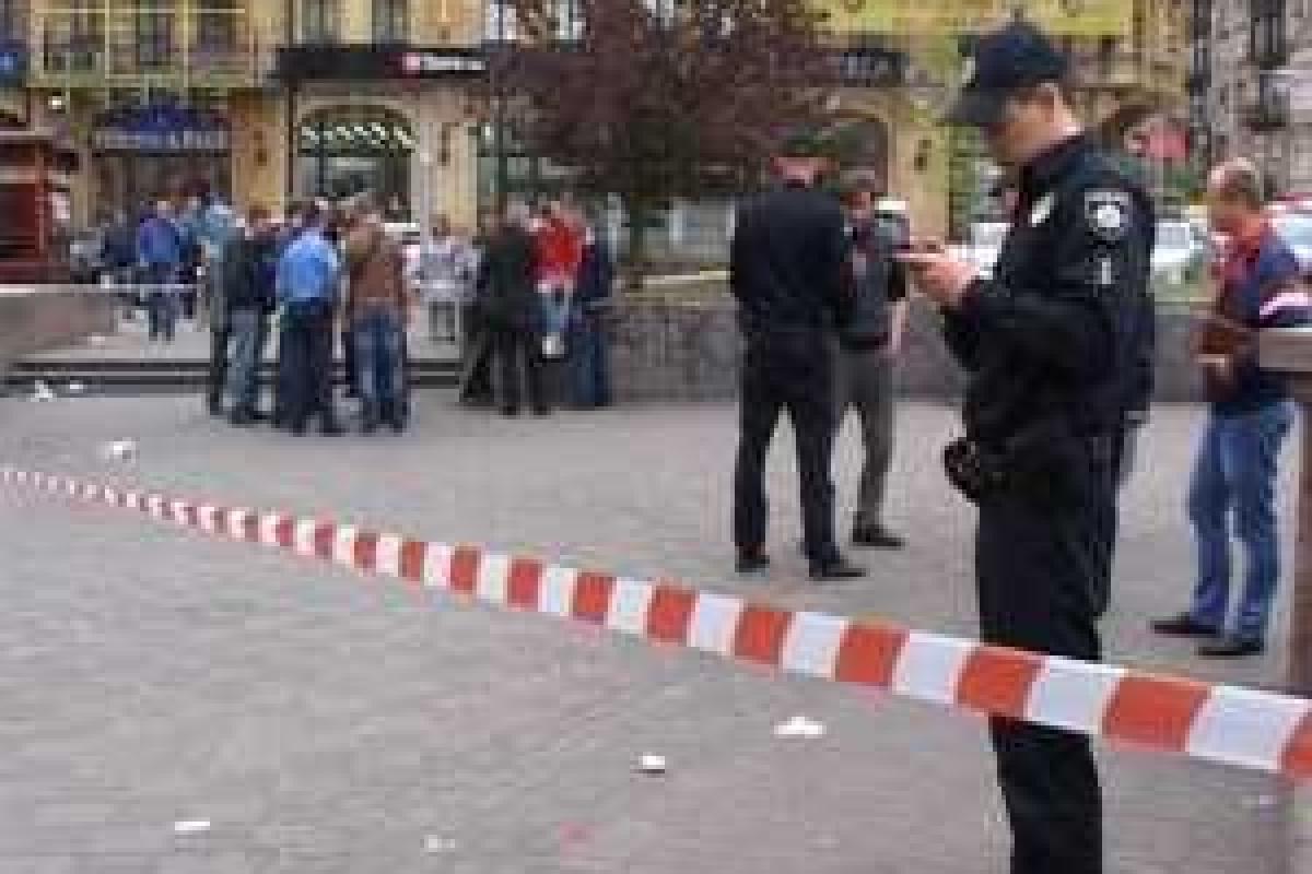 Столичная полиция назвала стрельбу на Бессарабке хулиганством: опубликованы кадры расследования кровавого инцидента Столичная полиция назвала стрельбу на Бессарабке хулиганством: опубликованы кадры расследования кровавого инцидента