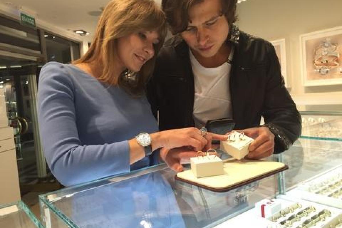 Невеста Прохора Шаляпина получила от жениха дорогой подарок Невеста Прохора Шаляпина получила от жениха дорогой подарок