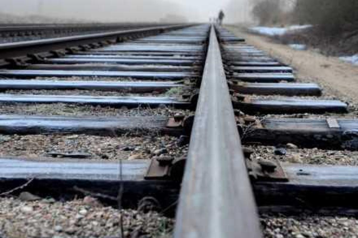 Мальчик, попавший под поезд в Мариуполе, скончался в больнице