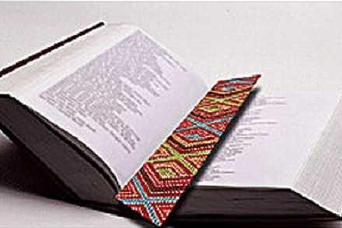 Почти 500 украинских книг передали издатели в Луганскую область