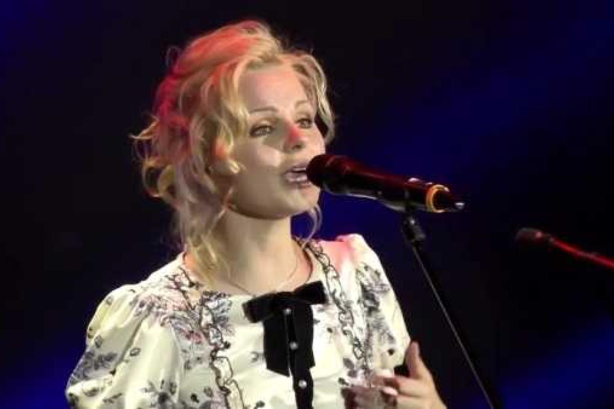 Экс-солистка «Ленинграда» Алиса Вокс развелась с мужем Экс-солистка «Ленинграда» Алиса Вокс развелась с мужем