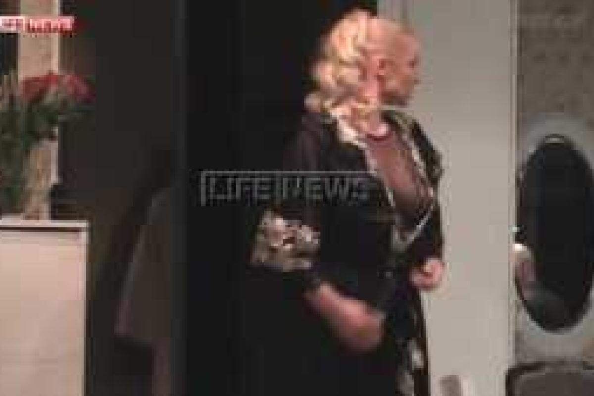 Волочкова снова шокировала публику, раздевшись прямо в театре