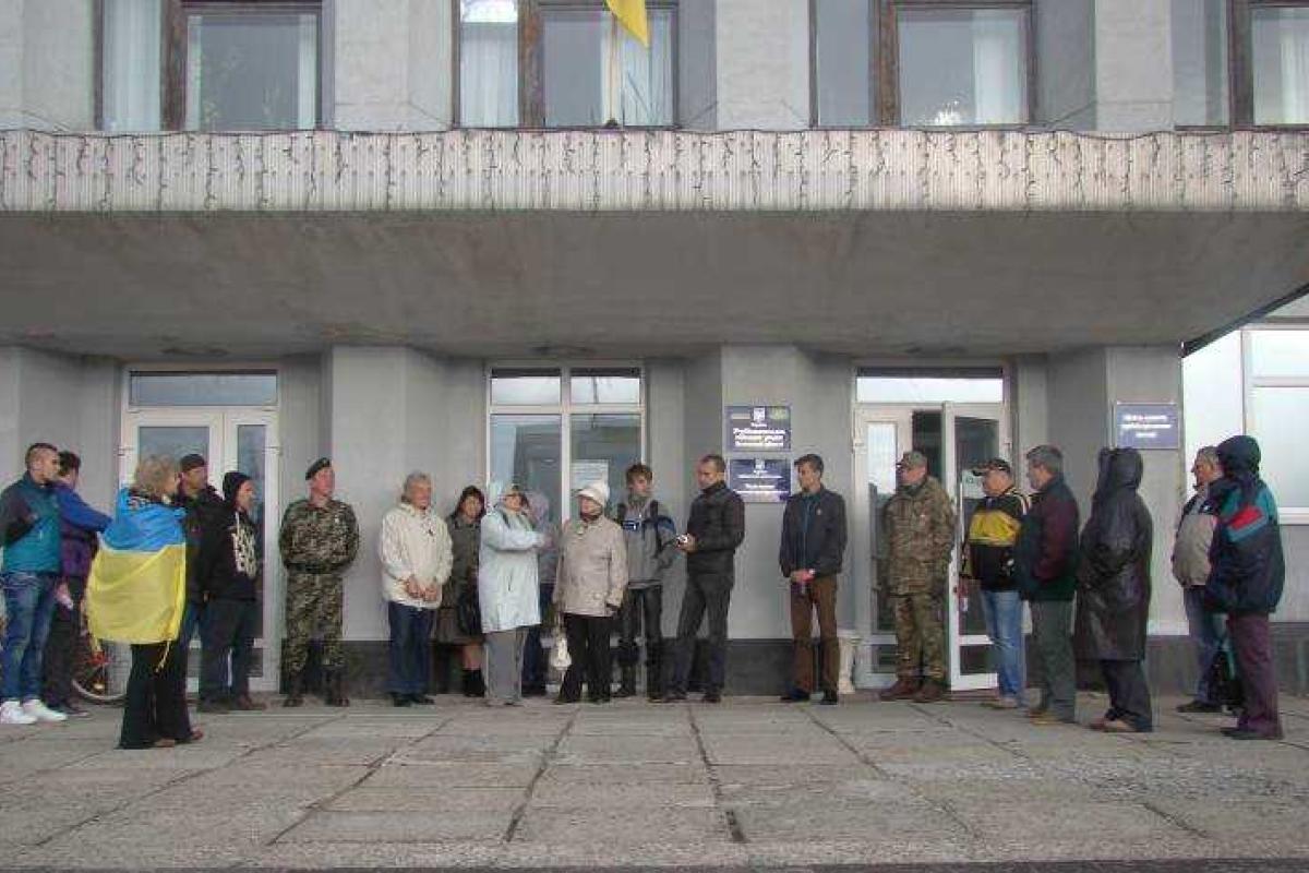 Жители Луганщины о «русской весне»: мы не хотим жить на уровне «бордюра» Жители Луганщины о «русской весне»: мы не хотим жить на уровне «бордюра»