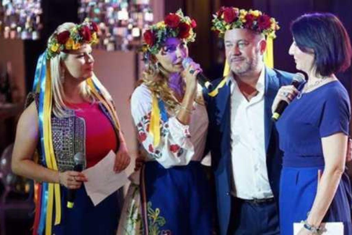 Татьяна Навка показала фото в вышиванке