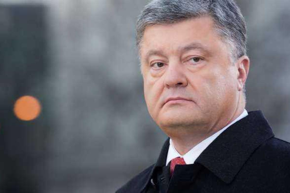 Порошенко поговорил с Савченко через генконсула в Ростове Порошенко поговорил с Савченко через генконсула в Ростове