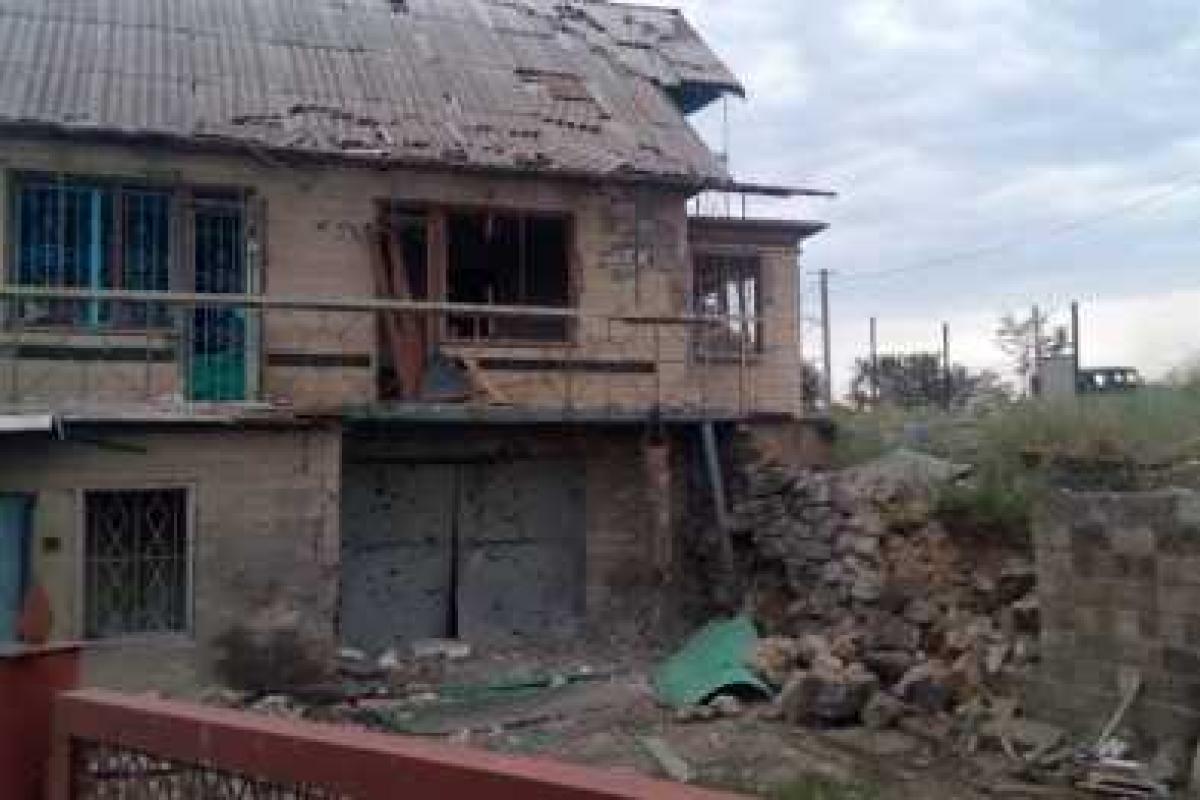 Боевики из САУ и 120-мм минометов обстреляли мирное село Бердянское вблизи Мариуполя Боевики из САУ и 120-мм минометов обстреляли мирное село Бердянское вблизи Мариуполя