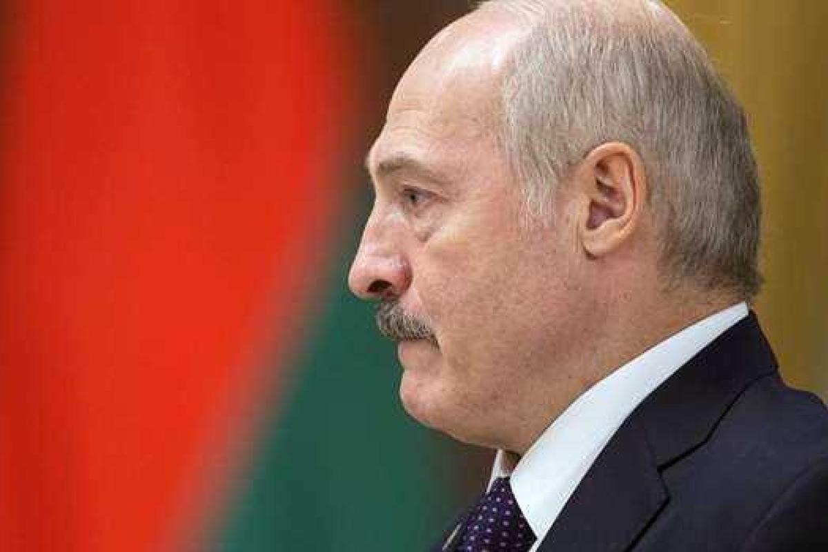 Госслужащим Беларуси запретили ездить на иномарках