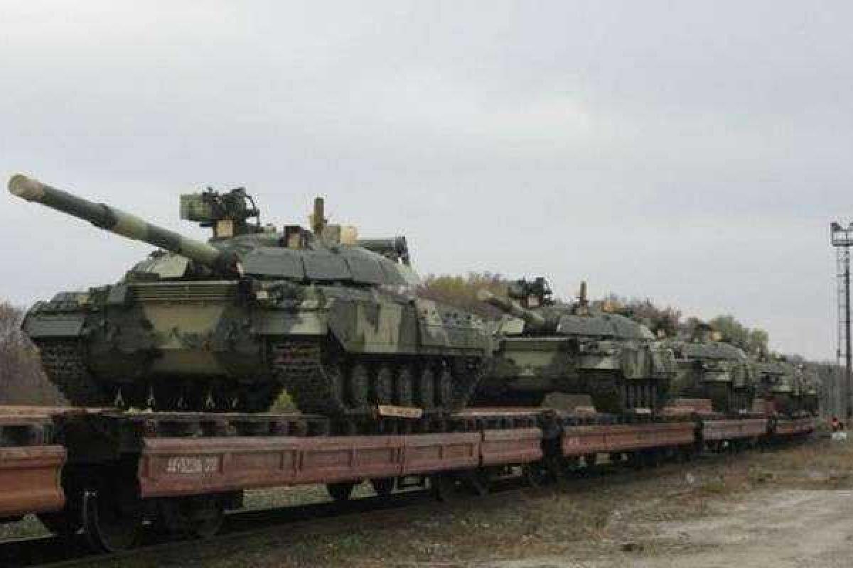 Россия отправила на Донбасс эшелоны с танками и боеприпасами - ГУР